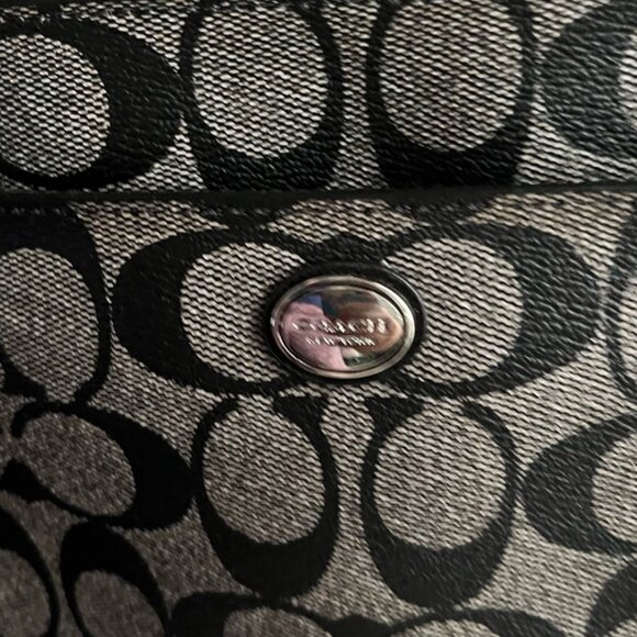 COACH PEYTON BLACK SIGNATURE SWINGPACK with POUCH - Picture 16 of 16